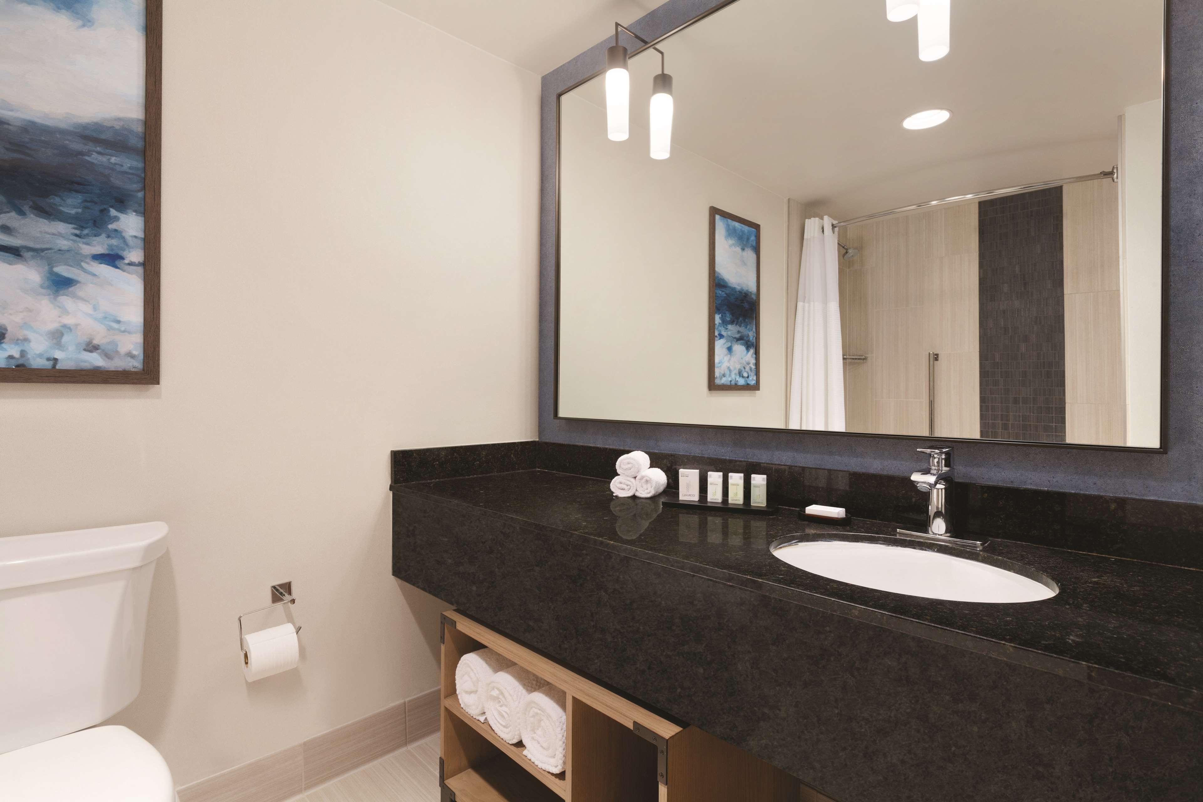 Embassy Suites By Hilton Monterey Bay Seaside Exteriör bild