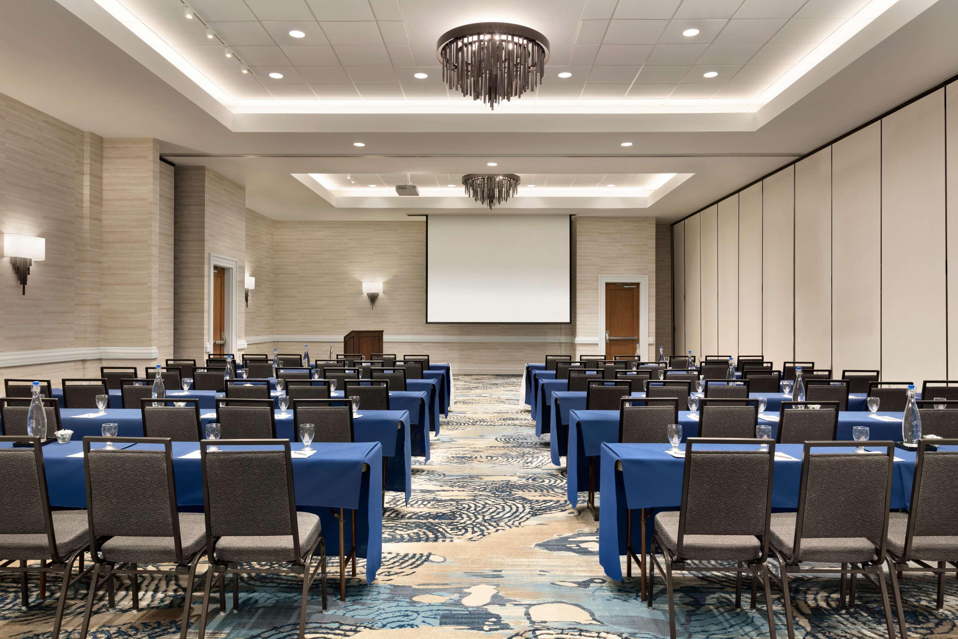 Embassy Suites By Hilton Monterey Bay Seaside Exteriör bild