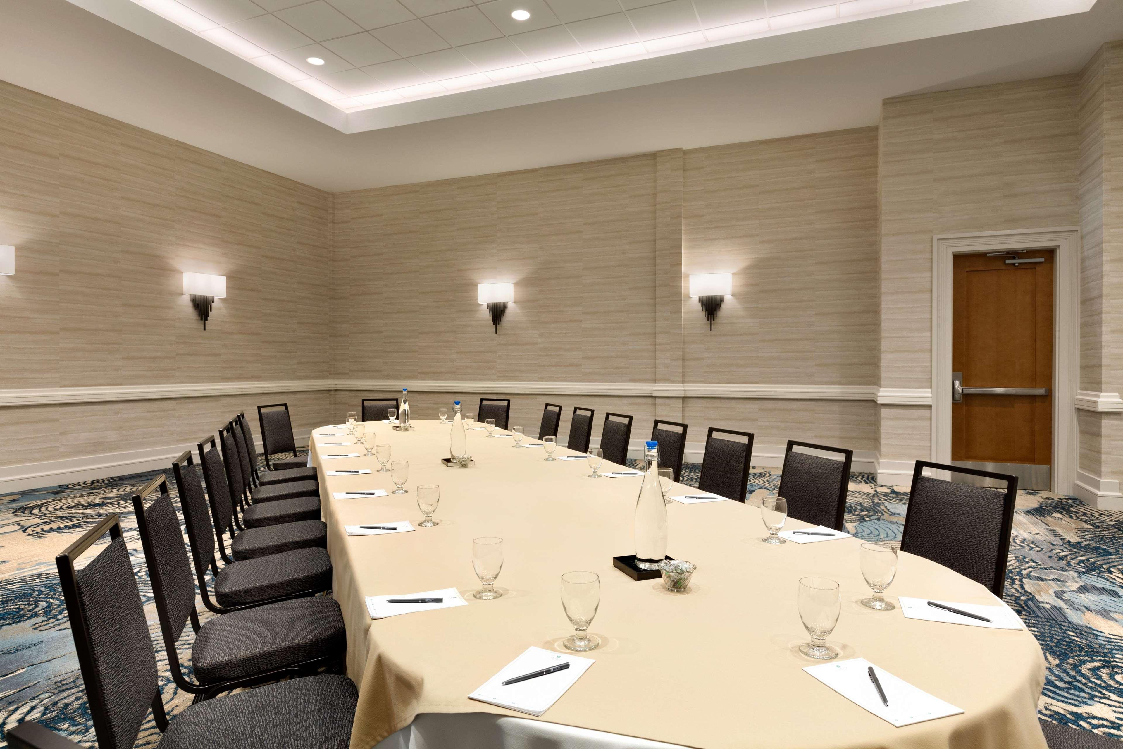 Embassy Suites By Hilton Monterey Bay Seaside Exteriör bild