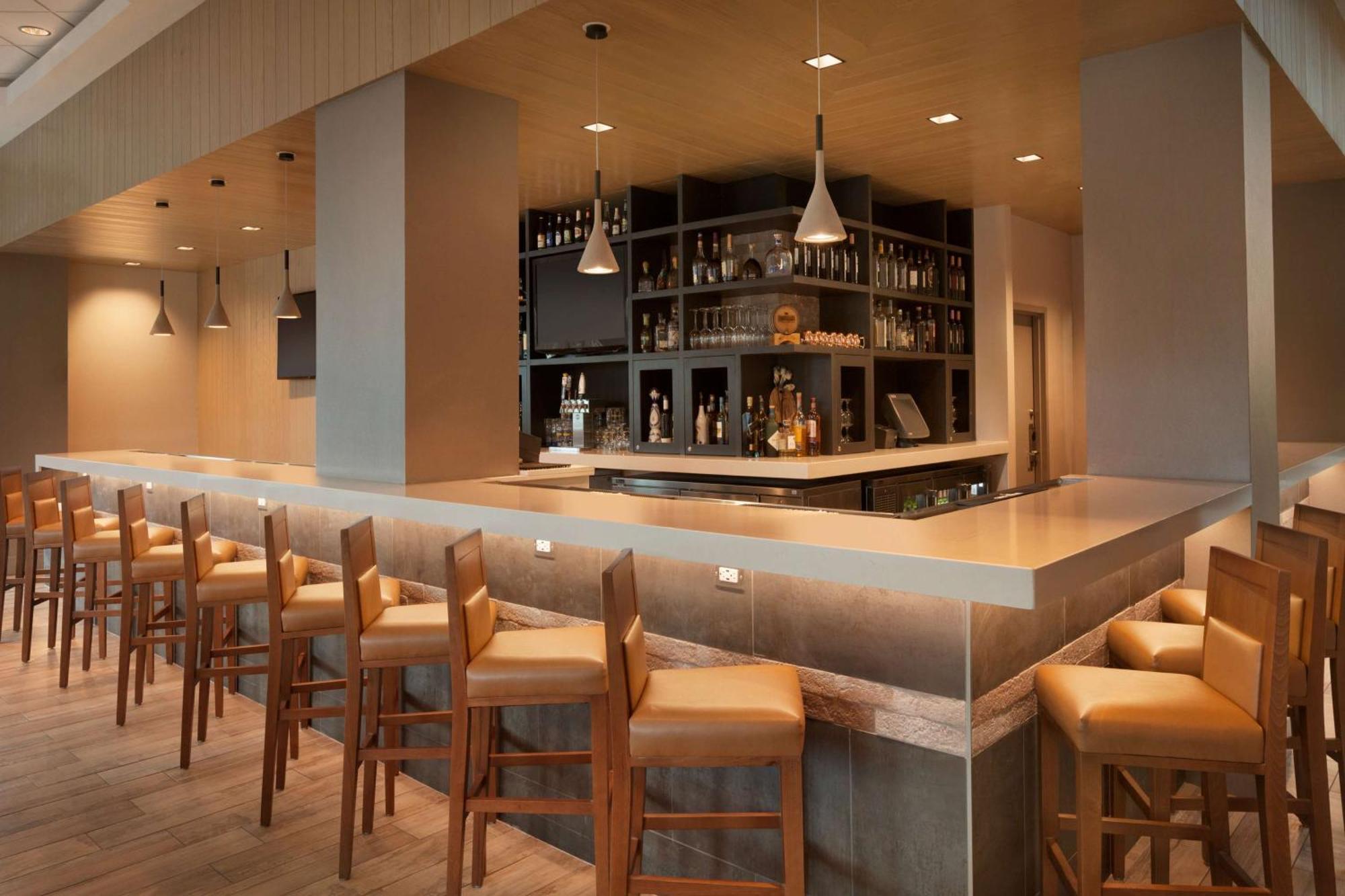 Embassy Suites By Hilton Monterey Bay Seaside Exteriör bild