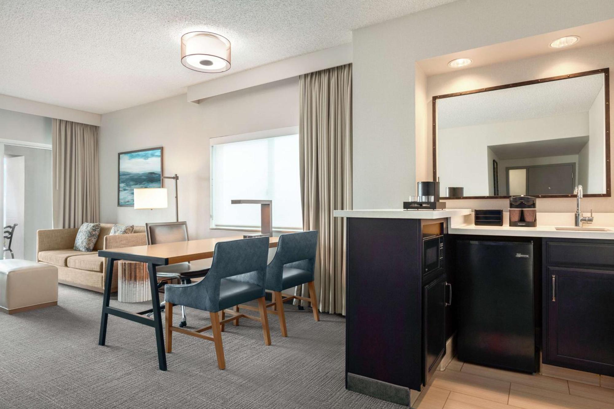 Embassy Suites By Hilton Monterey Bay Seaside Exteriör bild