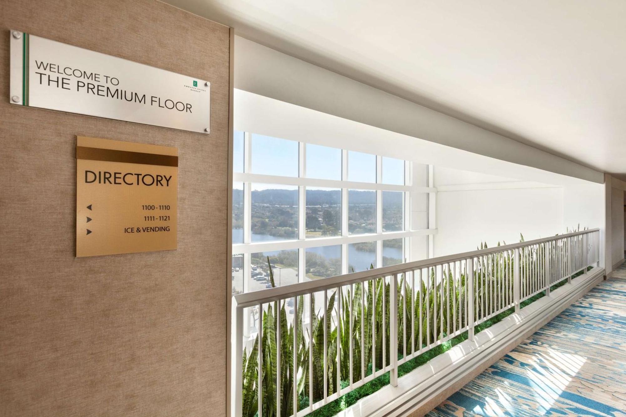 Embassy Suites By Hilton Monterey Bay Seaside Exteriör bild